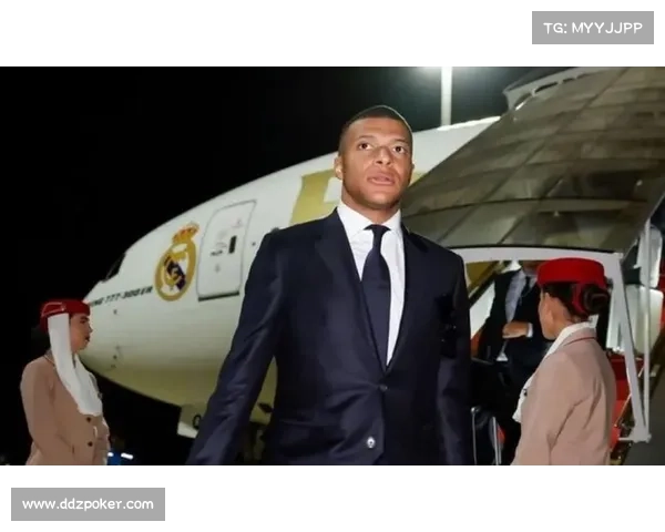 姆巴佩空降沙特，私人飞机抵达吉达瞬间